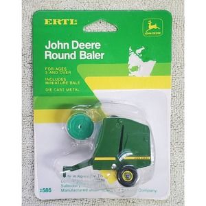 Ertl John Deere Round Hay Baler with Round Bale 1/64 NIP